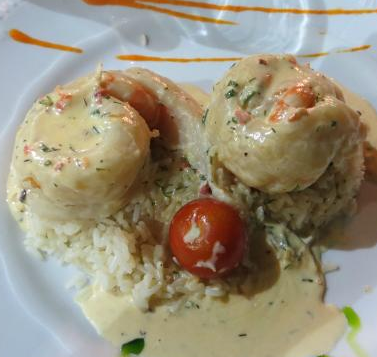 Zeetongrolletjes met kruidensaus